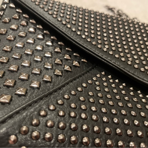 Clutch - Picture 2 of 2